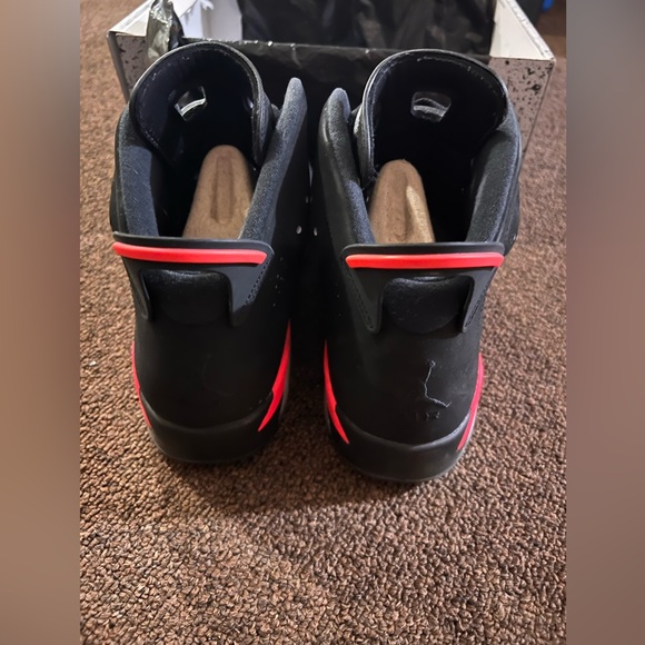AIR JORDAN RETRO SIX IN BLACK & INFRARED - Picture 5 of 15